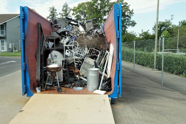 Best Junk Hauling Services  in Almont, MI